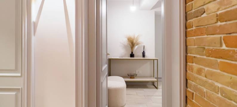 First Apartments图片