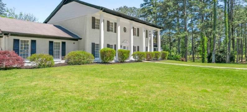 带私人游泳池，篮球场和网球场的豪宅(Mansion with Private Pool Bsktball Tennis Courts)图片