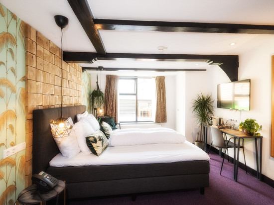 狼之餐厅酒吧酒店