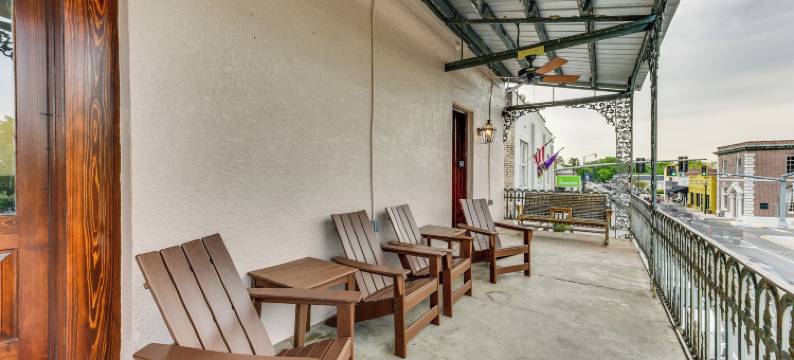 风景如画的路易斯安那州度假屋，带有家具阳台！(Charming Louisiana Getaway w/ Furnished Balcony!)图片