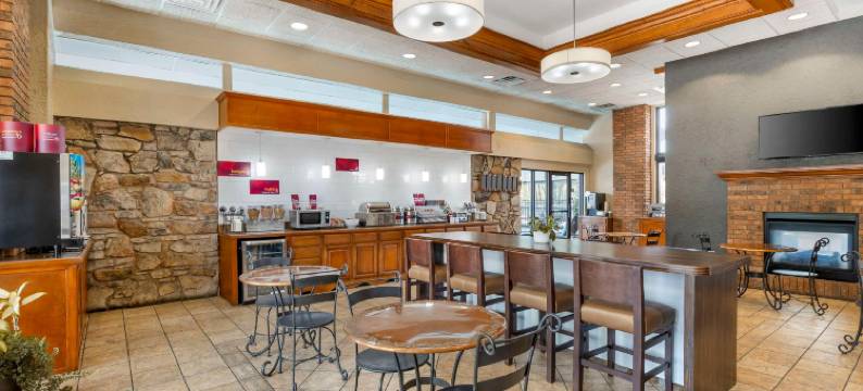 兰丁景观贝斯特韦斯特优质套房酒店(Best Western Plus Landing View Inn  Suites)图片