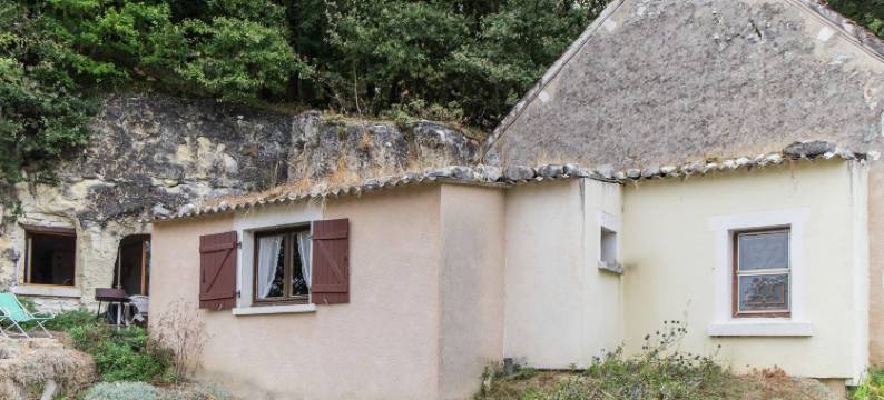 A cave house with a historic charm图片