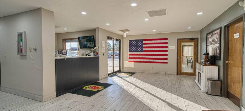 温泉城温德姆速8酒店(Super 8 by Wyndham Hot Springs)图片