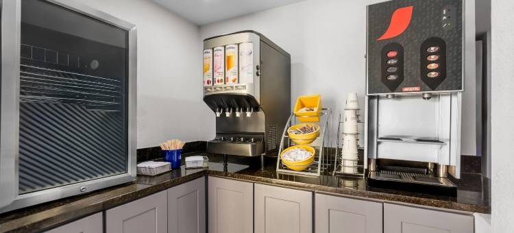 印第安纳波利斯东波斯特路温德姆戴斯酒店(Days Inn by Wyndham Indianapolis East Post Road)图片