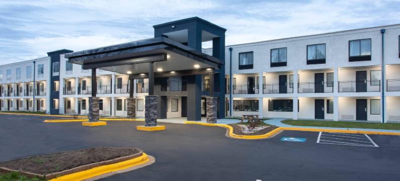 夏洛特大学温德姆呗盟酒店(Baymont by Wyndham Charlotte University)图片