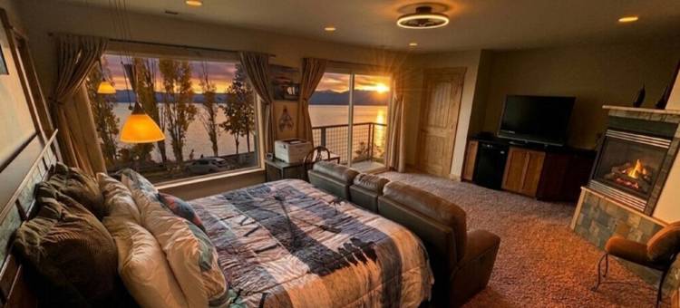 塔霍城海滨6卧室度假屋 — 私人热水浴缸、皮划艇和壮丽湖景(Beachfront 6Br Tahoe Retreat — Private Hot Tub, Kayaks & Stunning Lake Views)图片