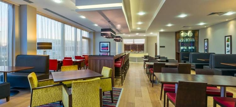 伦敦鲁顿机场希尔顿欢朋酒店(Hampton by Hilton London Luton Airport)图片