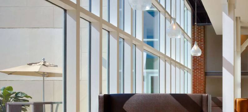 希尔顿逸林套房酒店-查尔斯顿机场(DoubleTree by Hilton Hotel and Suites Charleston Airport)图片