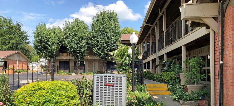 布罗肯鲍查尔斯韦斯利汽车旅馆(Charles Wesley Motor Lodge Downtown Broken Bow- Hochatown)图片