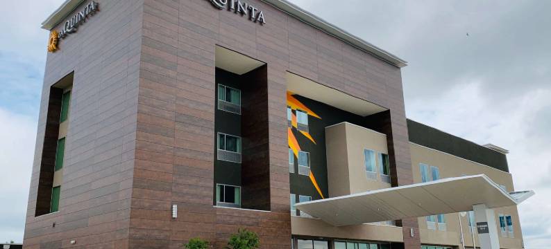 德克萨斯雷德奥克IH-35E拉昆塔温德姆套房酒店(La Quinta Inn & Suites by Wyndham-Red Oak TX IH-35E)图片