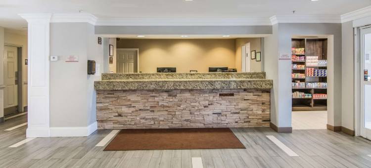 MainStay套房哥伦布市堡摩尔边上(MainStay Suites Columbus Next to Fort Moore)图片