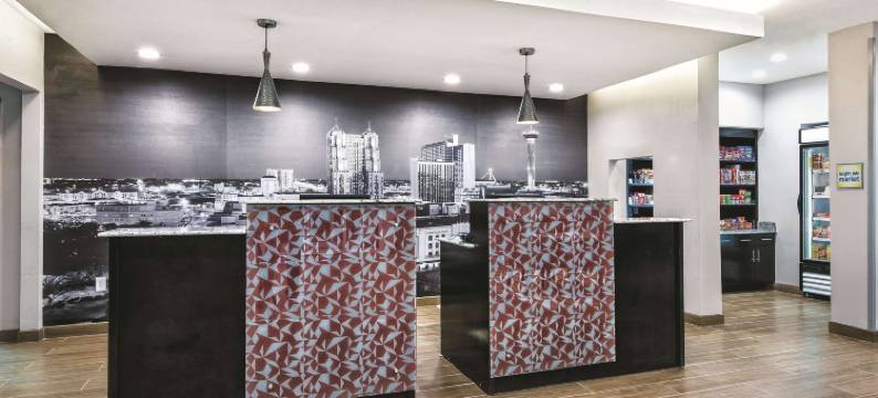 拉昆塔温德姆酒店圣安东尼奥弗罗斯特银行中心附近(La Quinta by Wyndham San Antonio by Frost Bank Center)图片