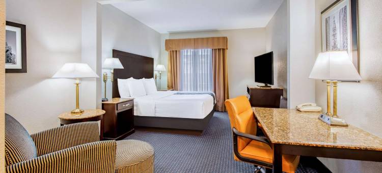 费城芒特劳雷尔拉昆塔温德姆套房酒店(La Quinta Inn & Suites by Wyndham Mt. Laurel - Philadelphia)图片