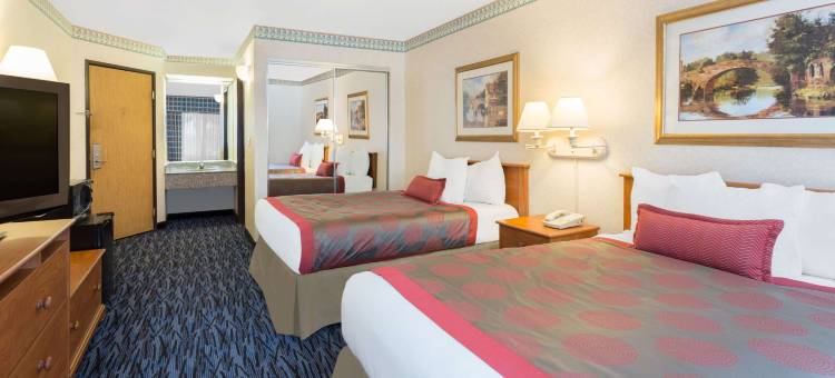 肯特西雅图地区华美达酒店(Ramada by Wyndham Kent Seattle Area)图片