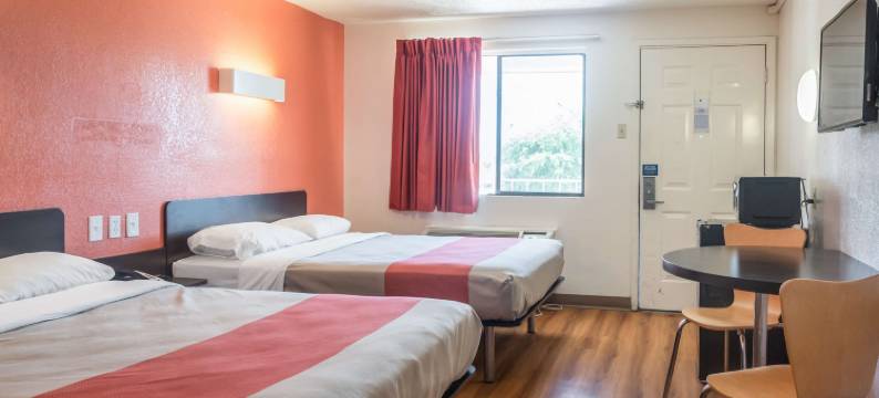 德克萨斯梅斯基特 - 罗迪奥 - 会议中心 6 号汽车旅馆(Motel 6 Mesquite, TX - Rodeo - Convention Ctr)图片