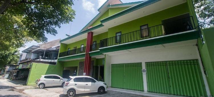 RedDoorz Syariah靠近Madiun火车站(RedDoorz Syariah Near Stasiun Madiun)图片