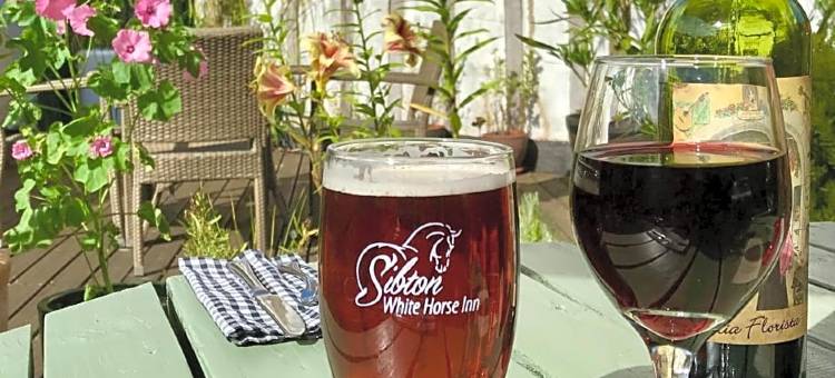 西伯顿白马旅馆(Sibton White Horse Inn)图片