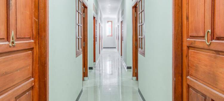 红多兹酒店-近雅加达塔曼迷你(RedDoorz Near Taman Mini Jakarta)图片