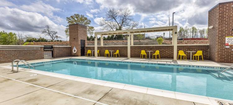 罗利州立竞技场希尔顿惠庭酒店(Home2 Suites by Hilton Raleigh West Lenovo Center)图片