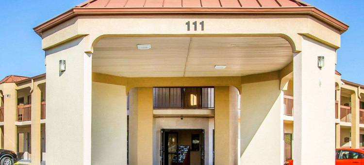 北克拉克斯维尔罗德威套房旅馆(Rodeway Inn & Suites)图片