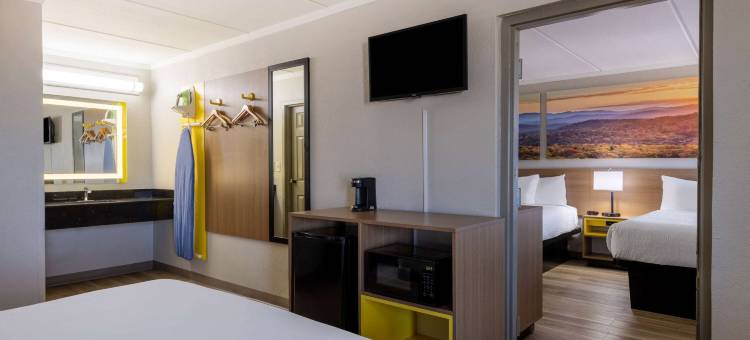 费耶特维尔西北堡布拉格地区戴斯酒店(Days Inn & Suites by Wyndham Fort Bragg/Cross Creek Mall)图片