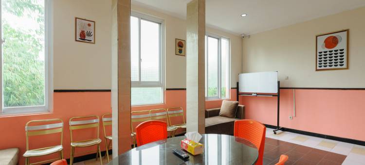 红门酒店尼尔丛林水上乐园茂物(RedDoorz Near the Jungle Waterpark Bogor)图片