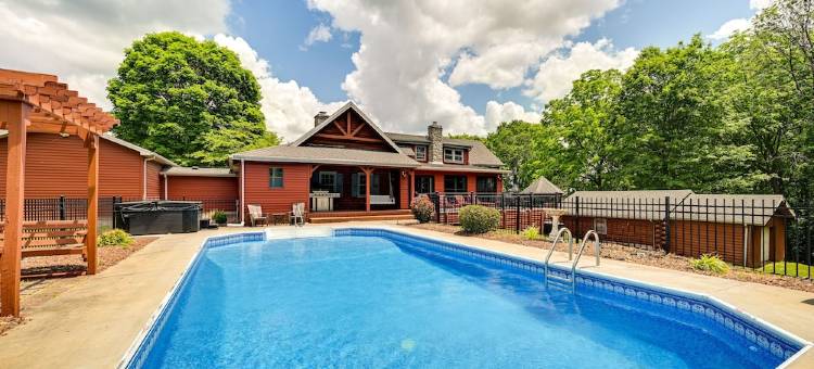宽敞的Campbellsville小屋配有游泳池和热水浴缸！(Spacious Campbellsville Cabin w/ Pool & Hot Tub!)图片