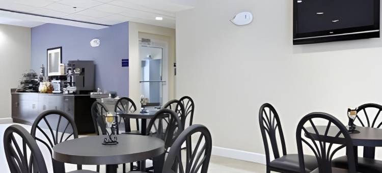 Microtel Inn & Suites by Wyndham Stanley图片