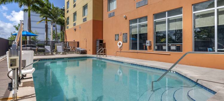 舒适套房酒店-罗德岱堡机场南游艇港(Comfort Suites Fort Lauderdale Airport South & Cruise Port)图片