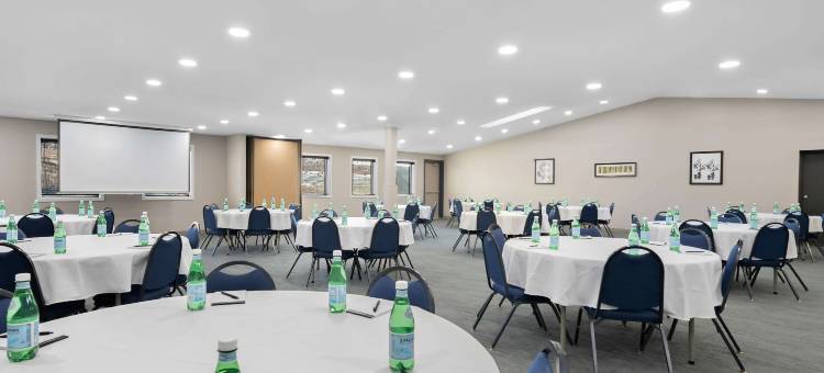 库恩拉匹兹丽怡酒店(Country Inn & Suites by Radisson, Coon Rapids, MN)图片