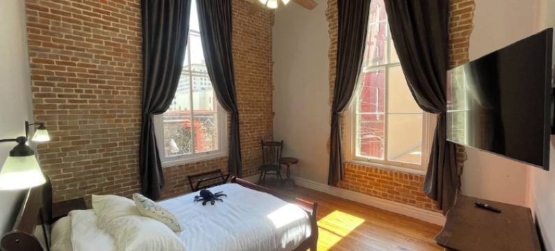 章鱼酒廊斯特兰德街公寓-历史街区，当地商店和餐饮(Octopus Lounge on Strand- historic neighborhood, local shops and dining)图片