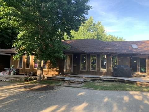 AMAZING!! Private Suite w Separate Entrance+Parking - 2-3 min walk to the Lake