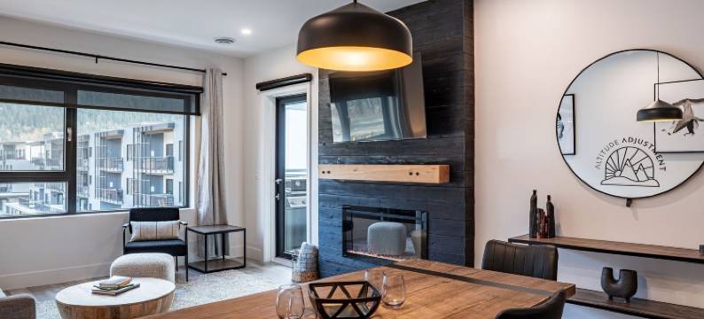 步调调节雷弗尔斯托克度假(Altitude Adjustment by Revelstoke Vacations)图片