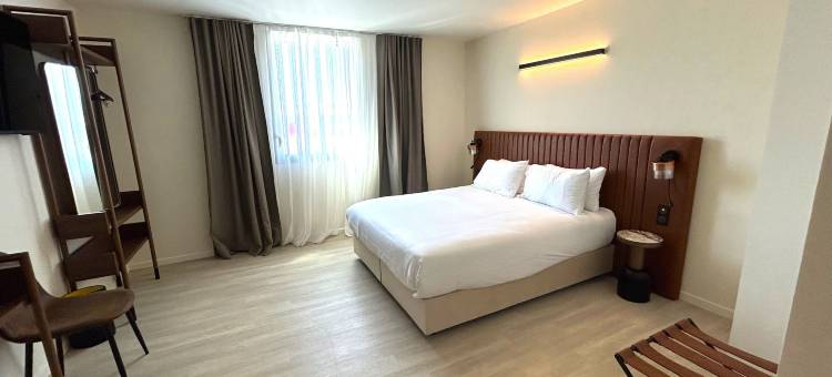 阿多尼斯勒卡斯特莱(Adonis le Castellet)图片