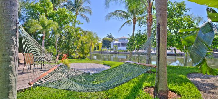 Private Canal Access and Tropical Courtyard Serenity - Island Luxury Retreat图片