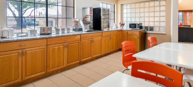 大草原城西北温德姆速8酒店(Super 8 by Wyndham Grand Prairie Southwest)图片