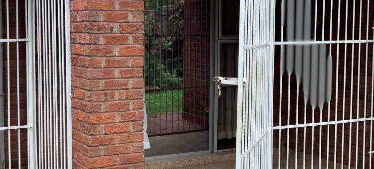 C & G 家园 - 4 间卧室(4 Bed Gated House-Sleeps 8-Private Parking)图片