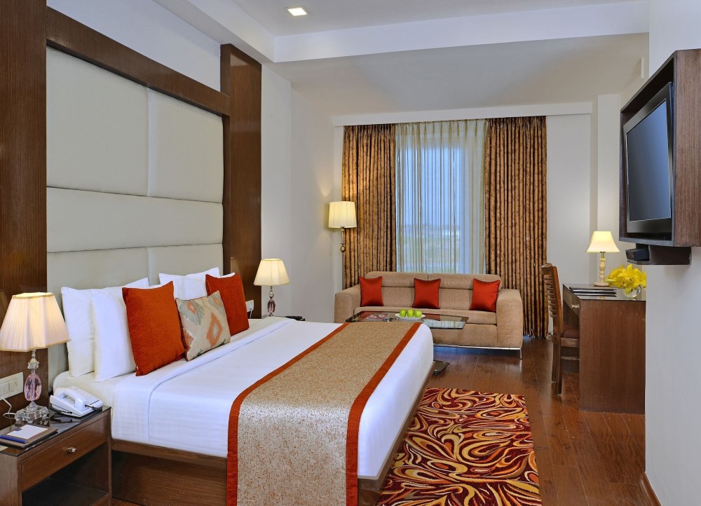 Taurus Sarovar Portico Hotel Overview