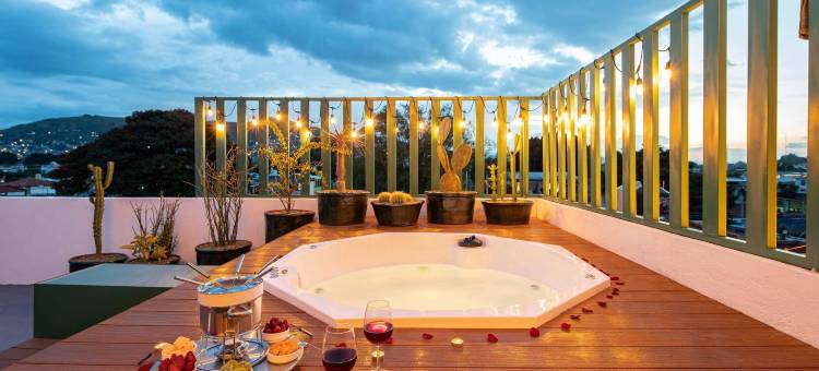 屋顶热水浴缸别墅中的三层5卧室(Rooftop Hot Tub! 3 Levels, 5Bedroom in Villa Noria)图片