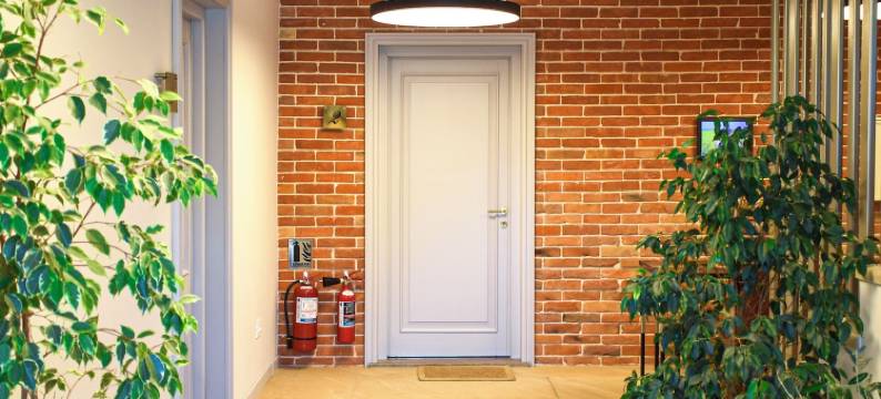 First Apartments图片