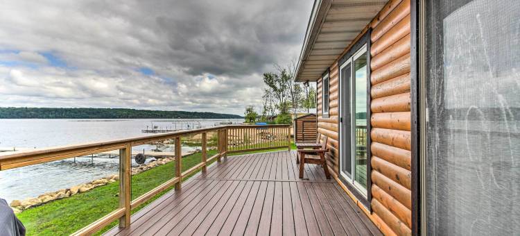 湖滨莫特利之家，带私人码头和火坑！(Lakefront Motley Home w/ Private Dock & Fire Pit!)图片