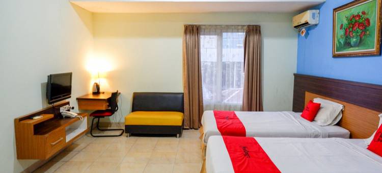 Pineapple Mansion Solo Mitra RedDoorz Near RS Jih Solo图片