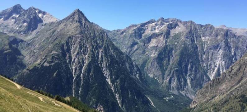 Alpine Comfort with Balcony图片