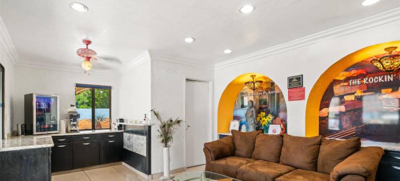 约书亚树国家公园美洲最佳价值套房酒店(Americas Best Value Inn and Suites Yucca Valley)图片