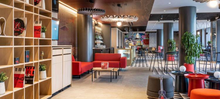 宜必思巴塞罗那维拉德塞斯机场酒店(Ibis Barcelona Aeropuerto Viladecans)图片