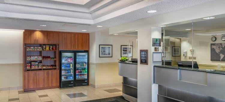 蒙特利尔东凯艺套房酒店(Quality Inn and Suites Montreal East)图片