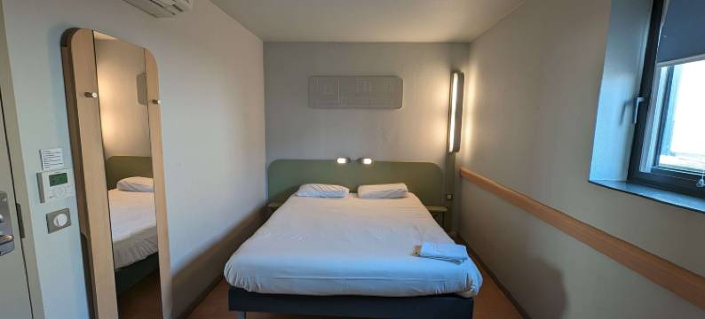 宜必思快捷克莱蒙费朗兰德布雷泽机场酒店(Ibis Budget Clermont-Ferrand le Brézet Aéroport)图片