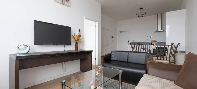 Modern comfort near The Hawthorns Station图片
