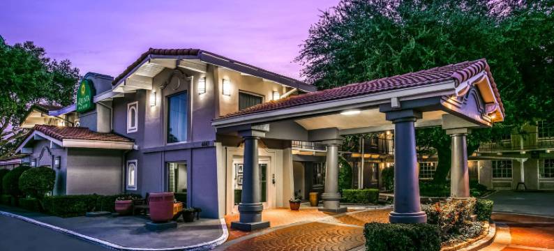 达拉斯上城拉昆塔温德姆酒店(La Quinta Inn by Wyndham Dallas Uptown)图片