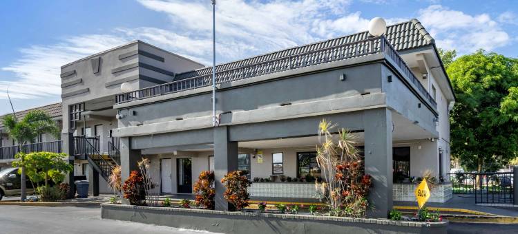 克里尔沃特-但尼丁罗德威酒店(Rodeway Inn Clearwater-Dunedin)图片